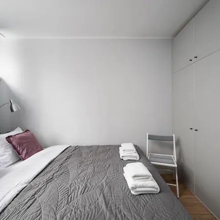 Metro Swietokrzyska Comfort Apartment