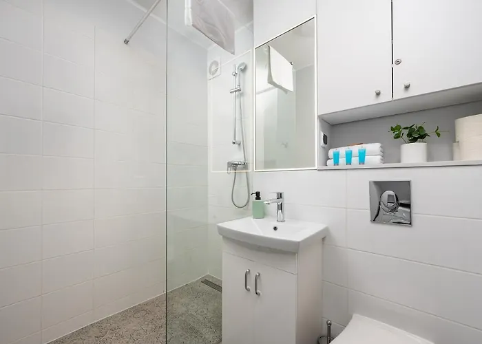 Apartment Metro Swietokrzyska Comfort By Bookinghost